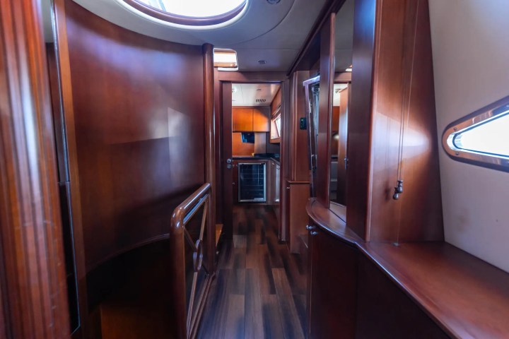 100' Azimut - Yacht Rental in Miami, Florida