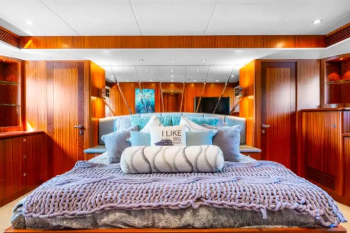 85' Horizon - Yacht Rental in Palm Beach, Florida