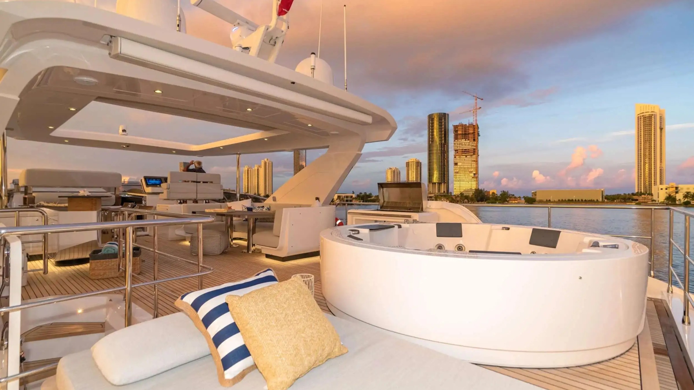 88′ Azimut sunset cruise Nassau