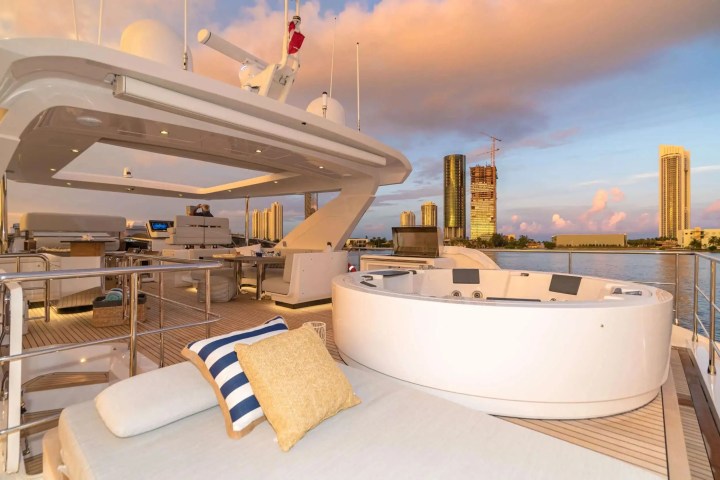 88′ Azimut sunset cruise Nassau