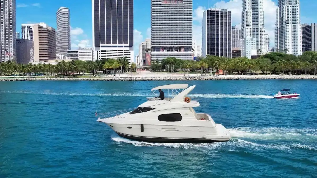 46′ Silverton boat cruising near skyline