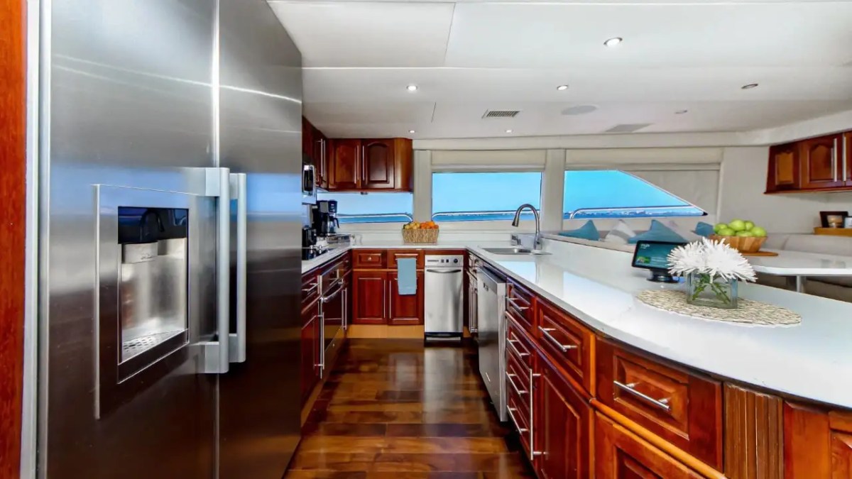 94' Lazzara - Yacht Rental in St. Petersburg, Florida
