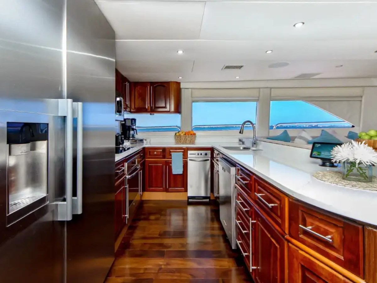 94' Lazzara - Yacht Rental in St. Petersburg, Florida
