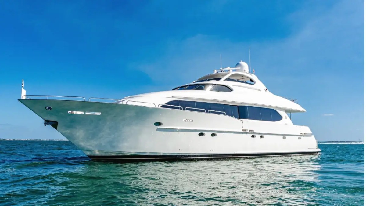94' Lazzara - Yacht Rental in St. Petersburg, Florida
