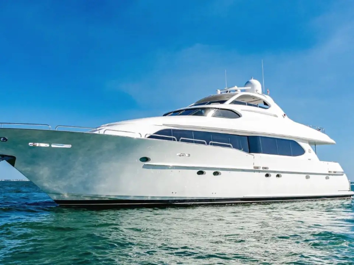 94' Lazzara - Yacht Rental in St. Petersburg, Florida