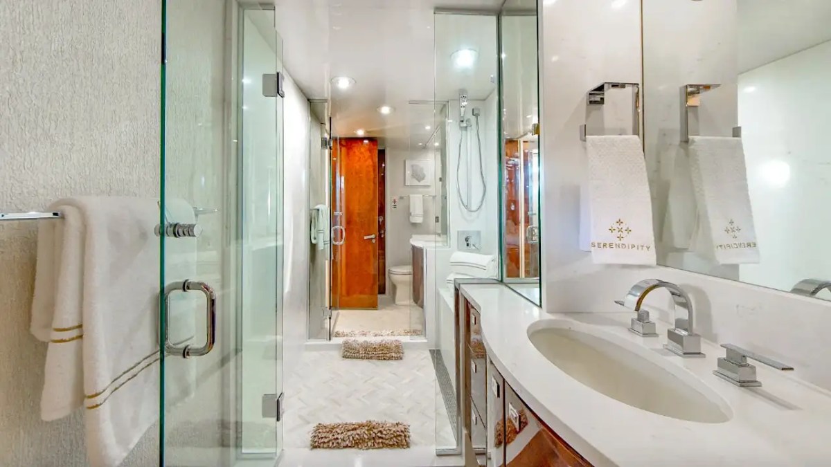 94' Lazzara - Yacht Rental in St. Petersburg, Florida