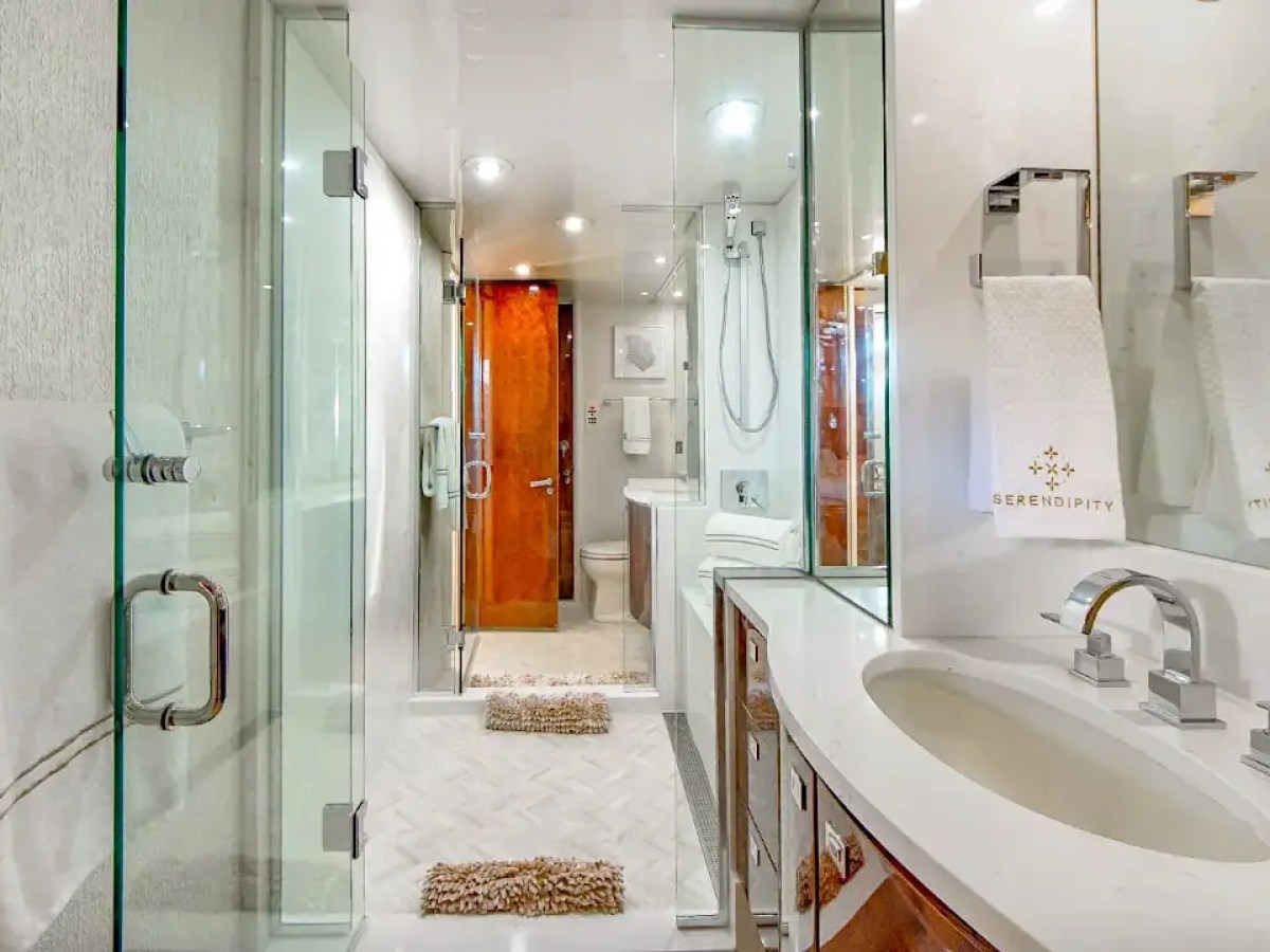 94' Lazzara - Yacht Rental in St. Petersburg, Florida