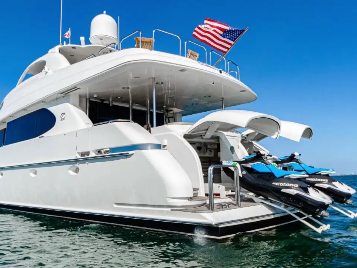 94' Lazzara - Yacht Rental in St. Petersburg, Florida