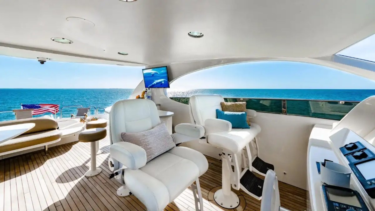 94' Lazzara - Yacht Rental in St. Petersburg, Florida