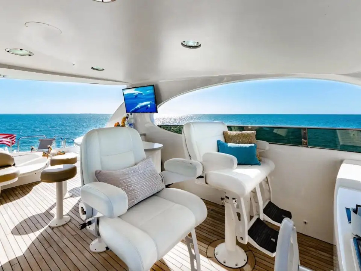 94' Lazzara - Yacht Rental in St. Petersburg, Florida