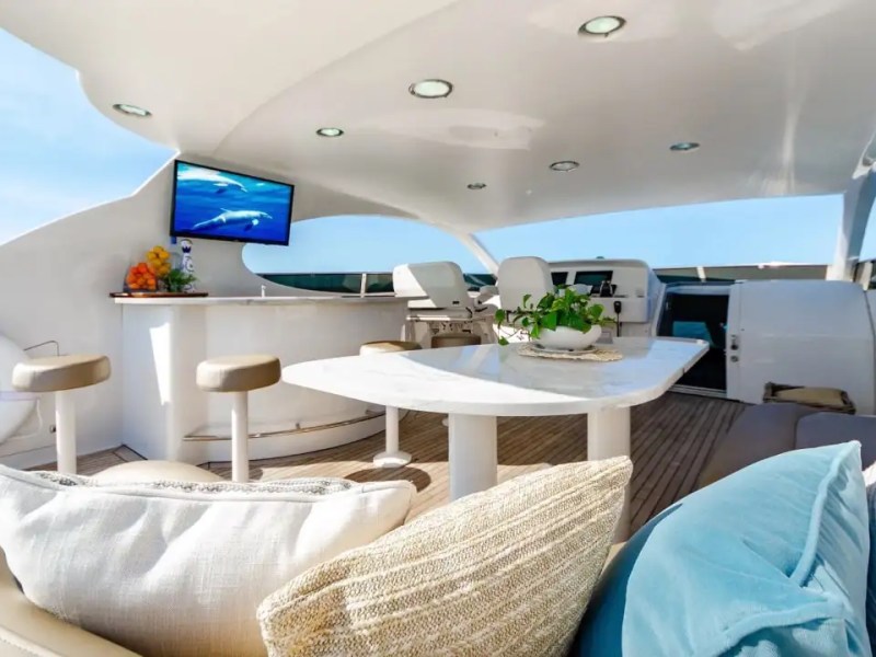 94' Lazzara - Yacht Rental in St. Petersburg, Florida