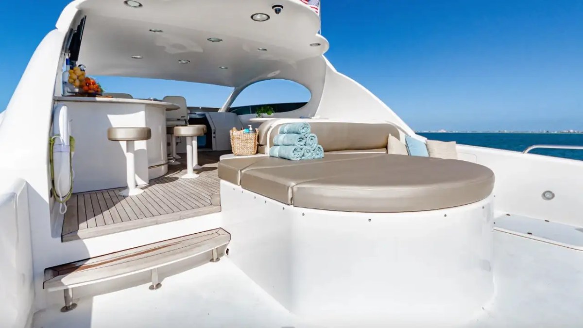 94' Lazzara - Yacht Rental in St. Petersburg, Florida