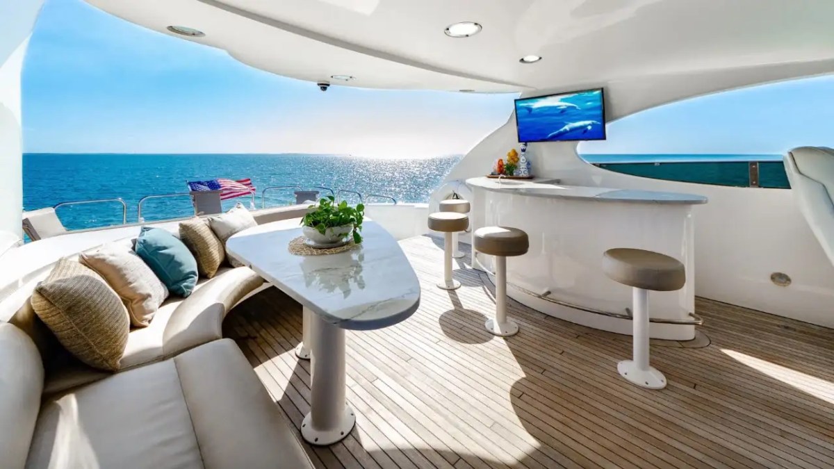 94' Lazzara - Yacht Rental in St. Petersburg, Florida