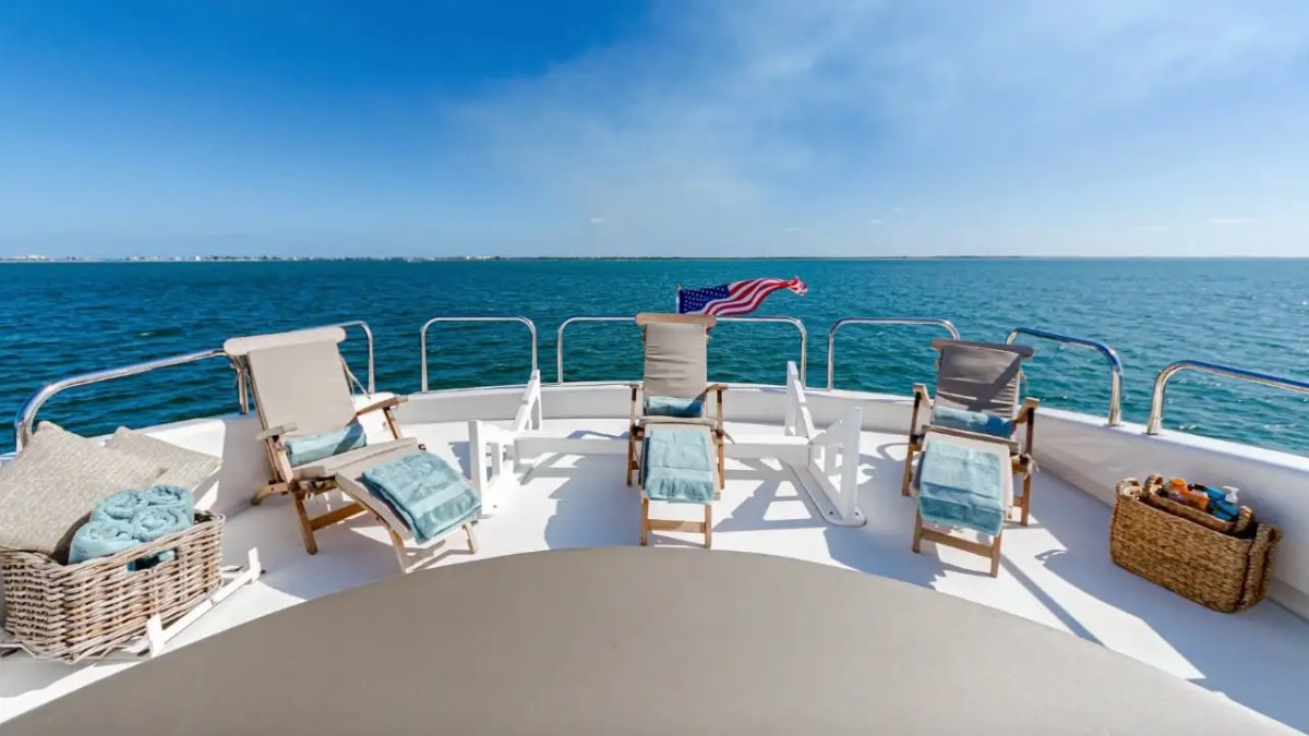 94' Lazzara - Yacht Rental in St. Petersburg, Florida