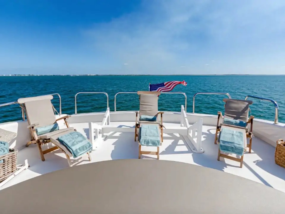 94' Lazzara - Yacht Rental in St. Petersburg, Florida