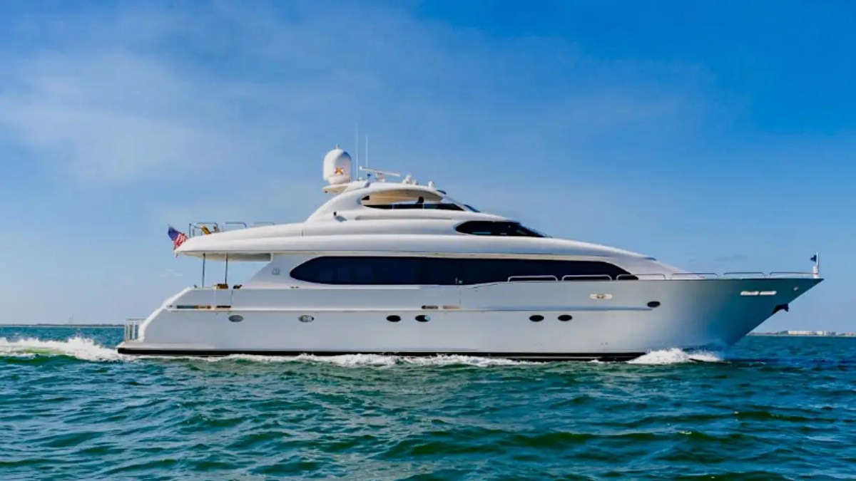 94' Lazzara - Yacht Rental in St. Petersburg, Florida