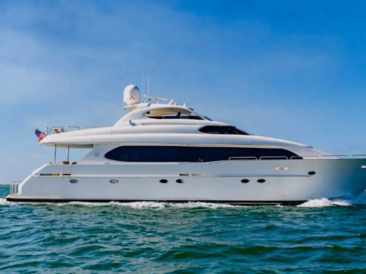 94' Lazzara - Yacht Rental in St. Petersburg, Florida