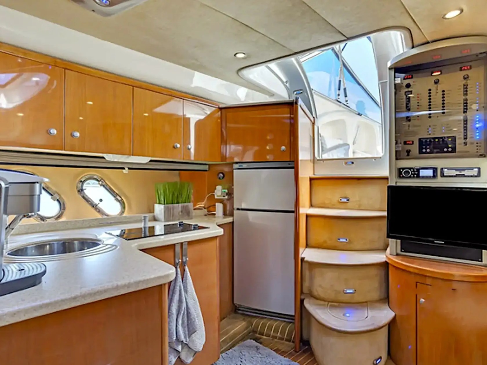 50′ Cranchi sunset cruise Key Biscayne – image 08