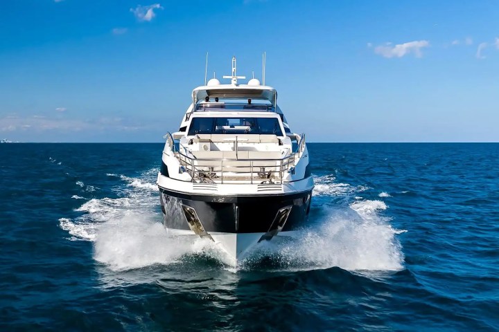 88′ Azimut guests lounging Nassau