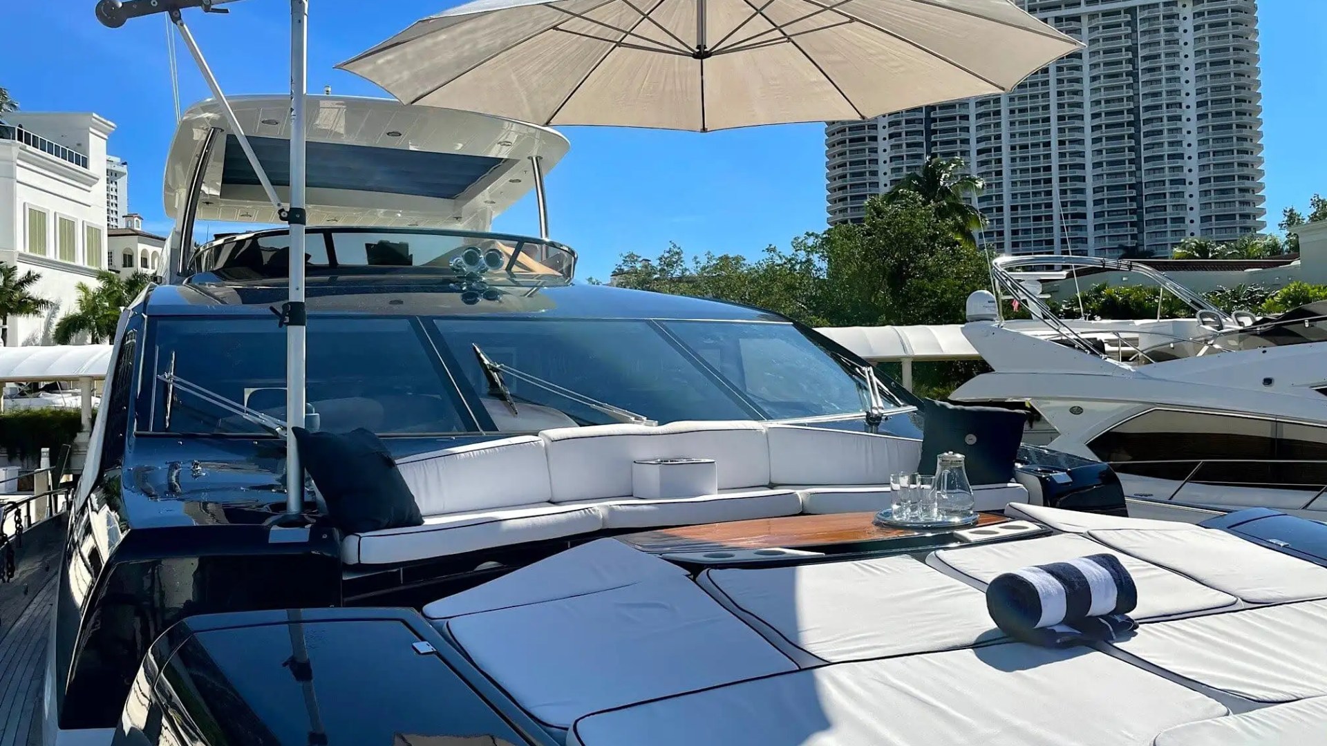 90' SunSeeker - Yacht Rental in Miami Beach, Florida