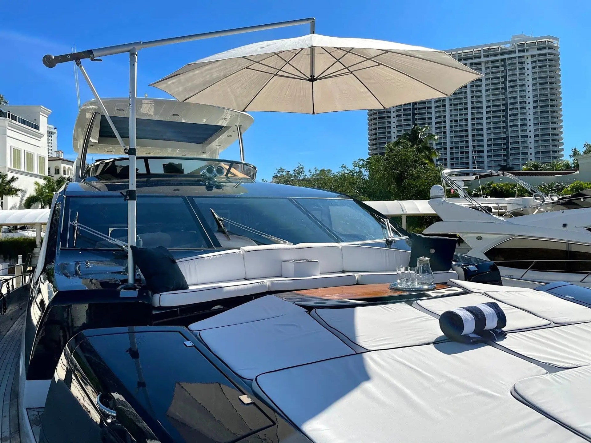 90' SunSeeker - Yacht Rental in Miami Beach, Florida