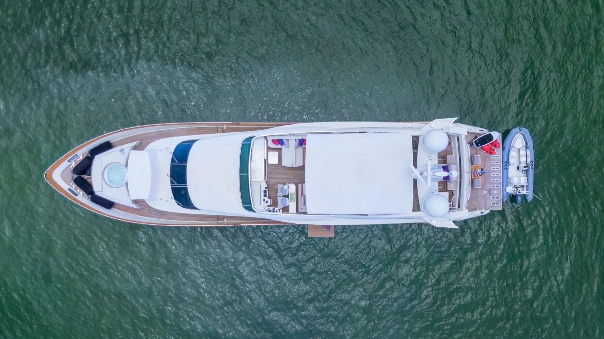 100' Dominator - Yacht Rental in Miami Beach, Florida