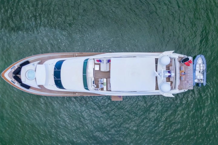 100' Dominator - Yacht Rental in Miami Beach, Florida