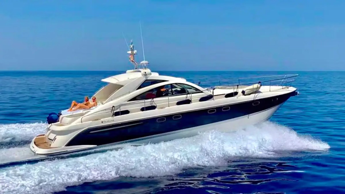 52' Fairline - Yacht Rental in Riviera Beach, Florida