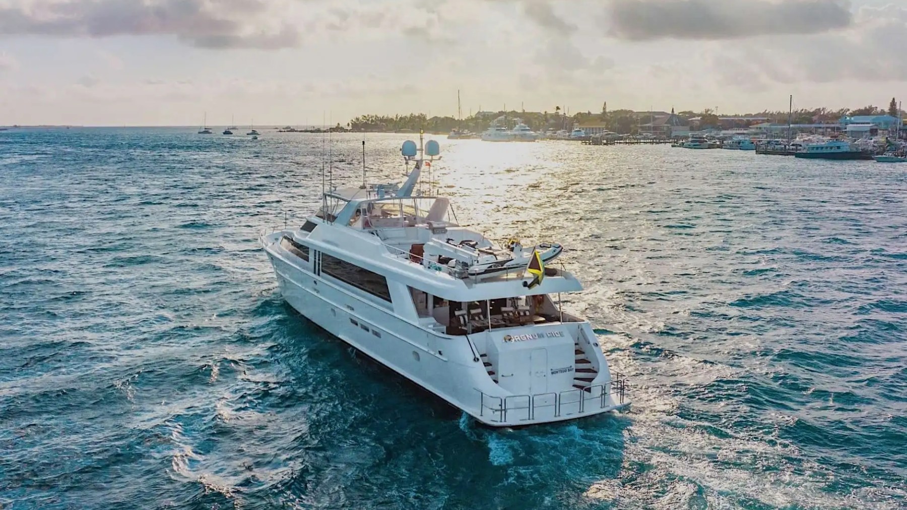 102′ Hatteras flybridge deck Nassau