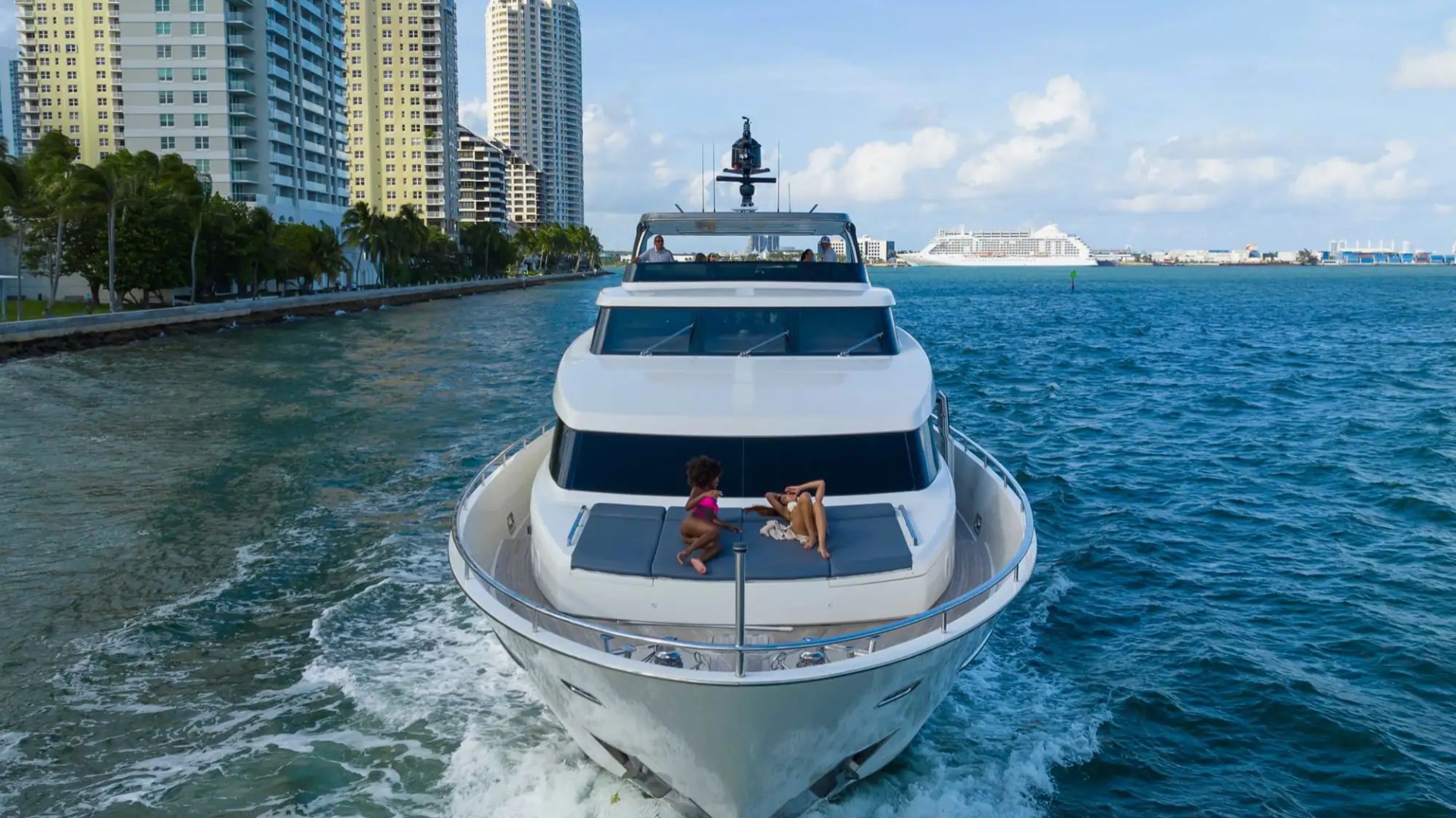 97' San Lorenzo - Yacht Rental in Miami Beach, Florida