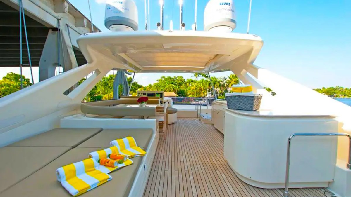 88' Ferretti - Yacht Rental in Fort Lauderdale, Florida