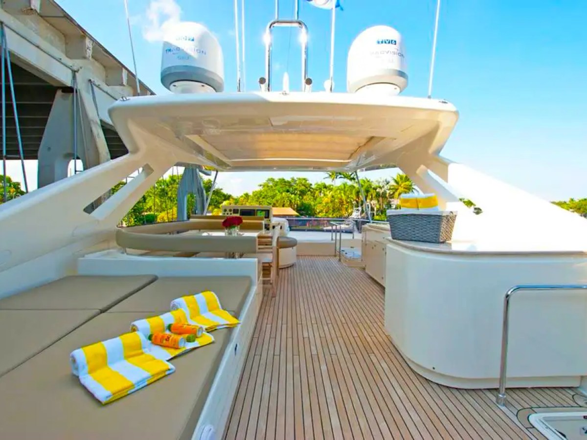 88' Ferretti - Yacht Rental in Fort Lauderdale, Florida
