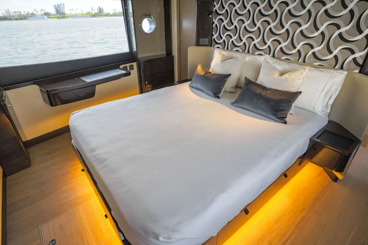 60' Absolute - Yacht Rental in Palm Beach, Florida