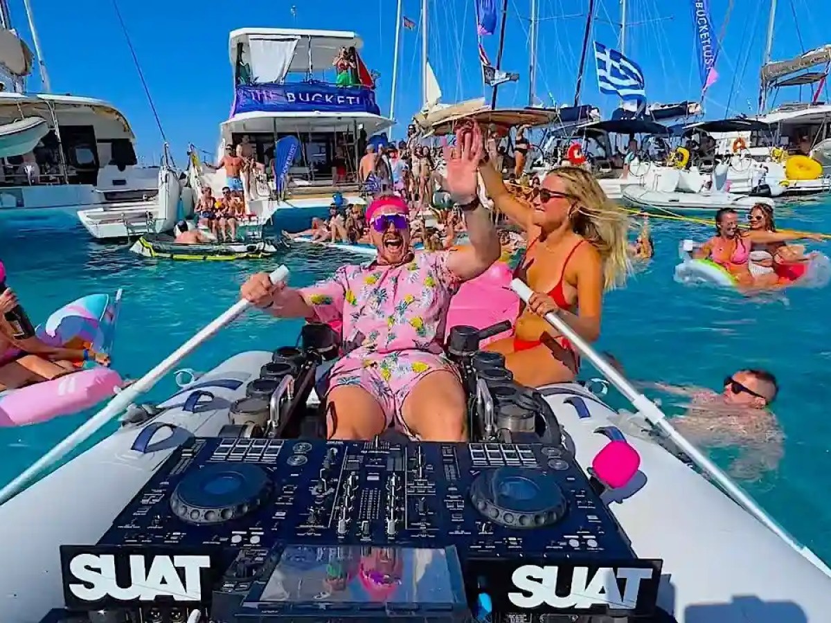 Disc Jockeys - Crew For Hire