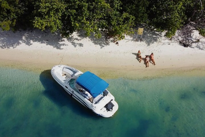 26′ Sea Ray boat at Haulover Sandbar with floating guests