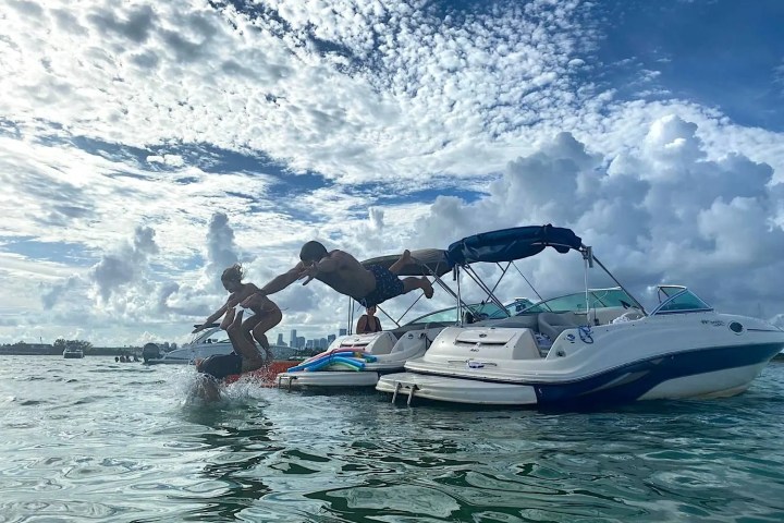 Rear swim platform of 26′ Sea Ray with ladder access