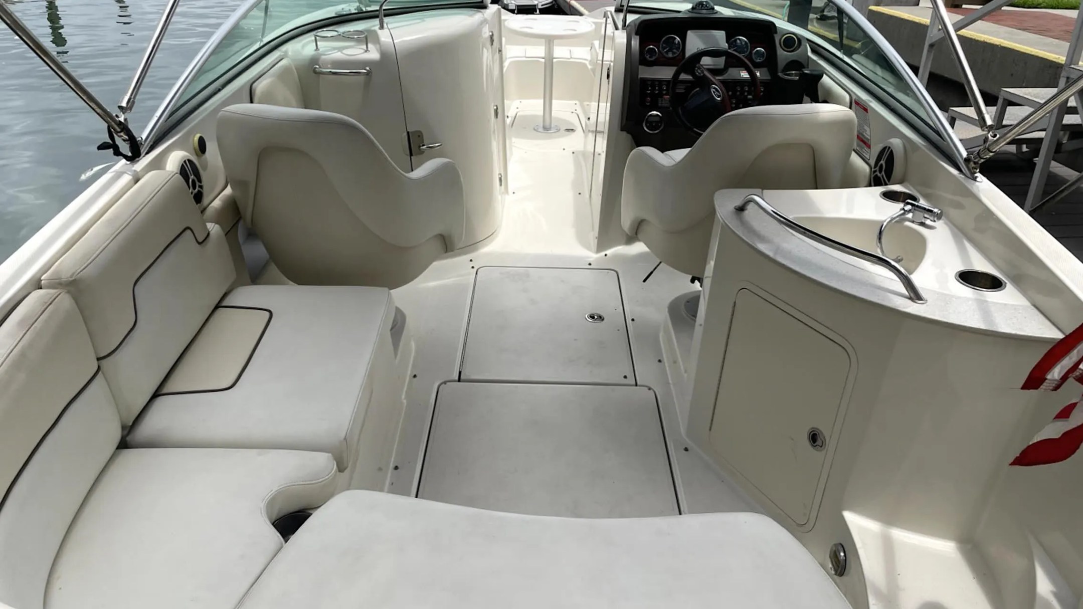 26′ Sea Ray boat at Miami dock ready for boarding