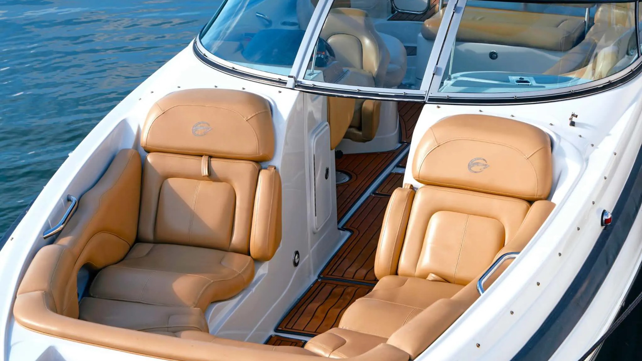 Forward bow lounge on 27′ Crownline Miami Beach