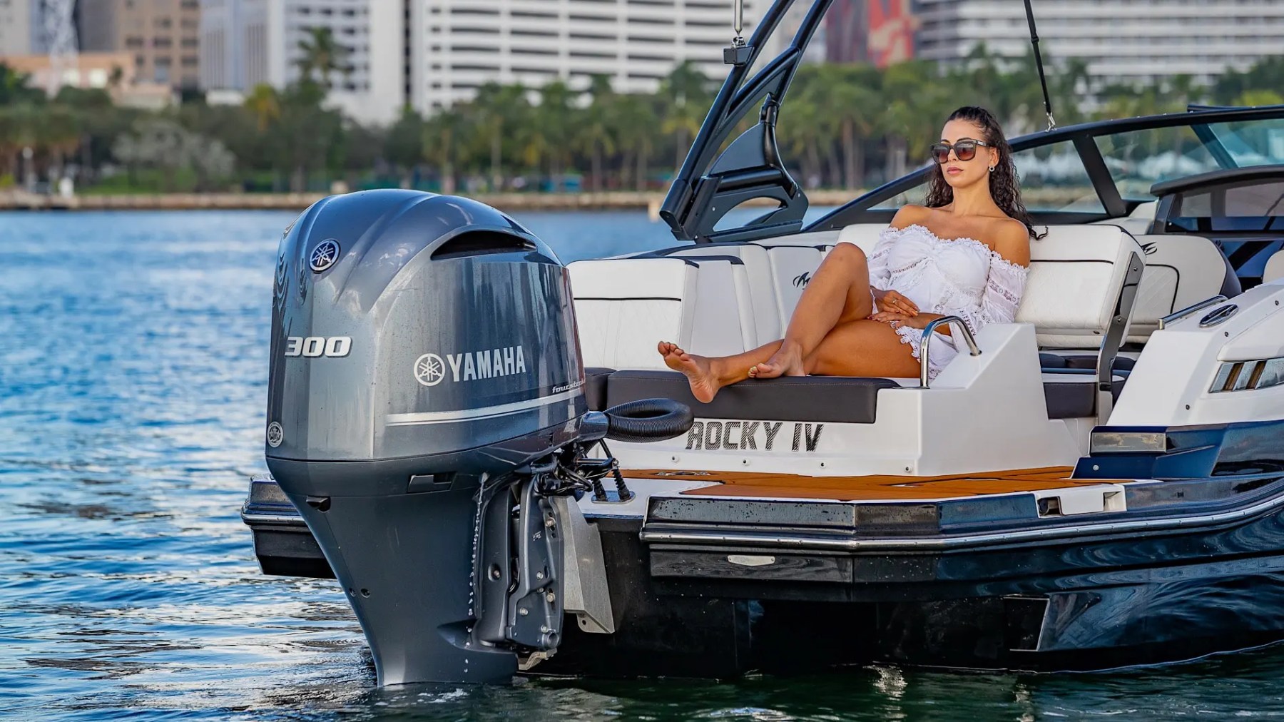Aft deck seating close-up on 27′ Monterey Miami Beach