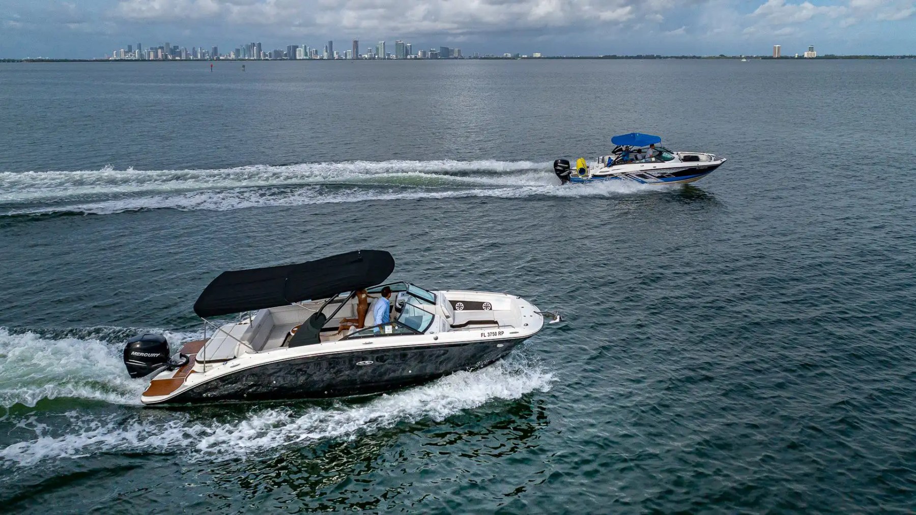 Hull detail cruising on 29′ Sea Ray Miami Beach