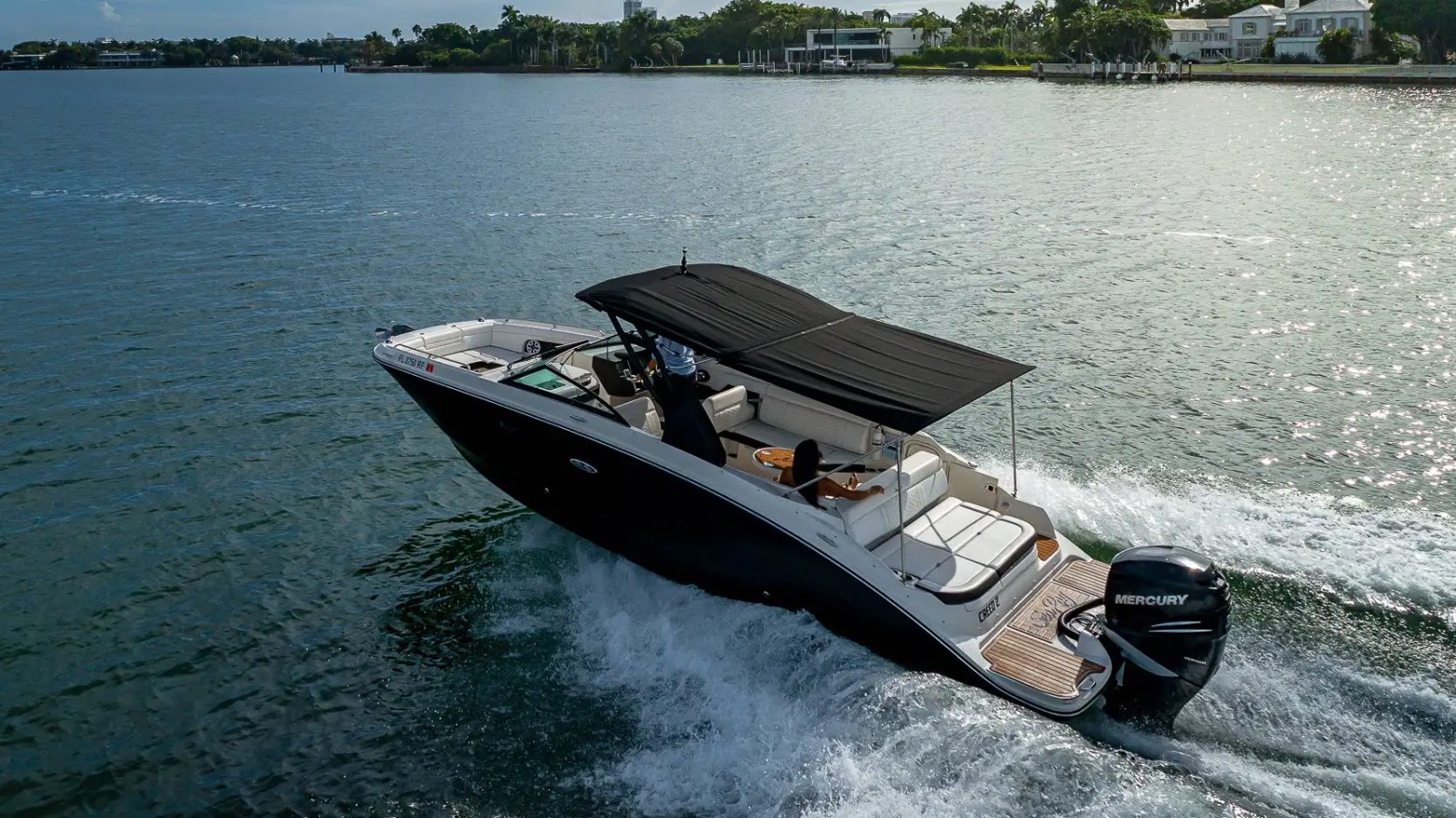 Underway cruising profile of 29′ Sea Ray Miami Beach