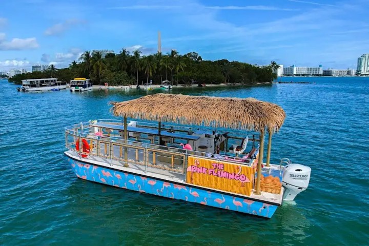 Tiki-hut bar under roof on 30′ Tiki – Miami