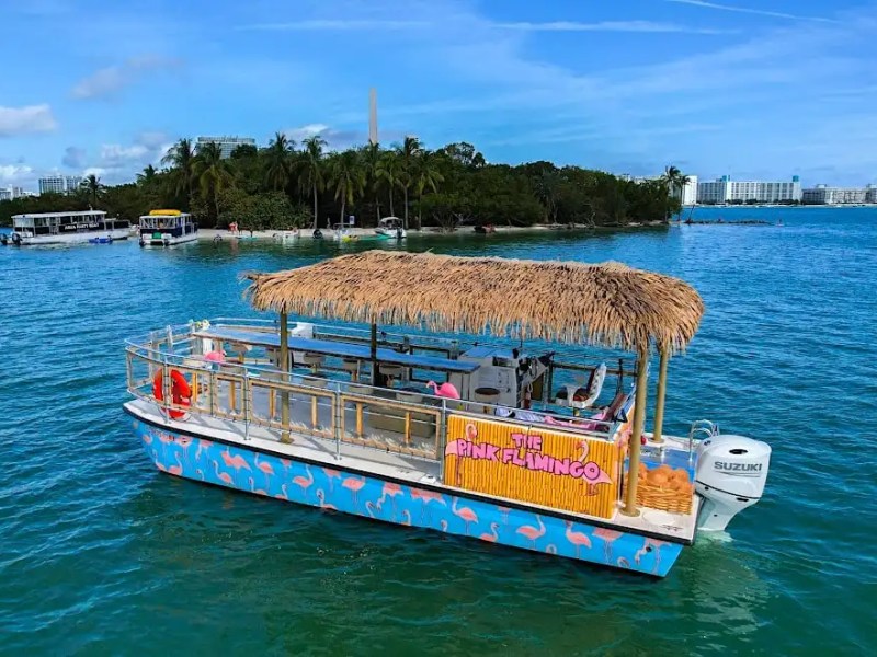 Tiki-hut bar under roof on 30′ Tiki – Miami