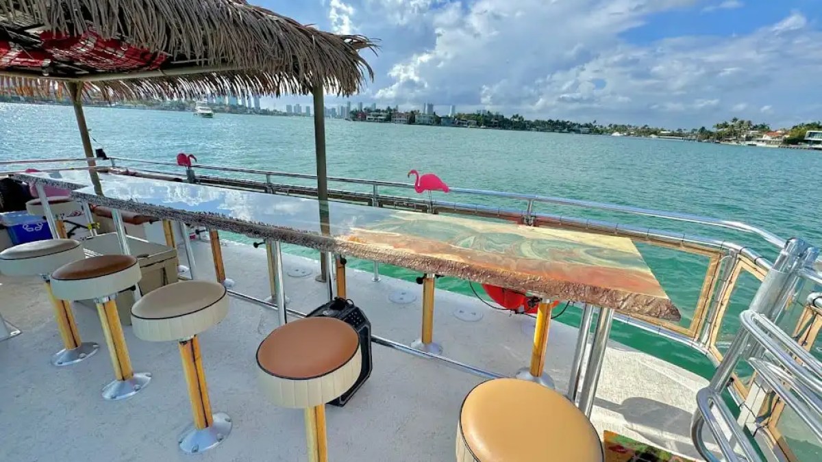 Side rail boarding with city backdrop on 30′ Tiki – Miami