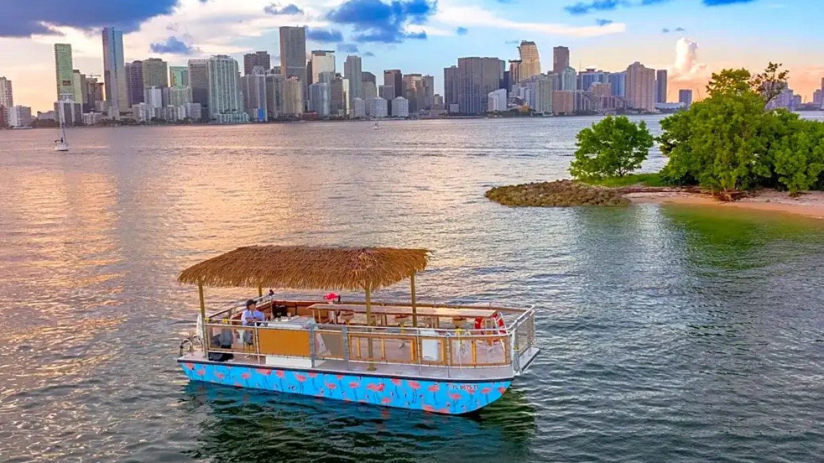 Mast and flag view under cruising on 30′ Tiki – Miami