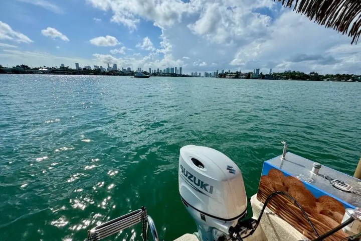 Swim platform with water access on 30′ Tiki – Miami