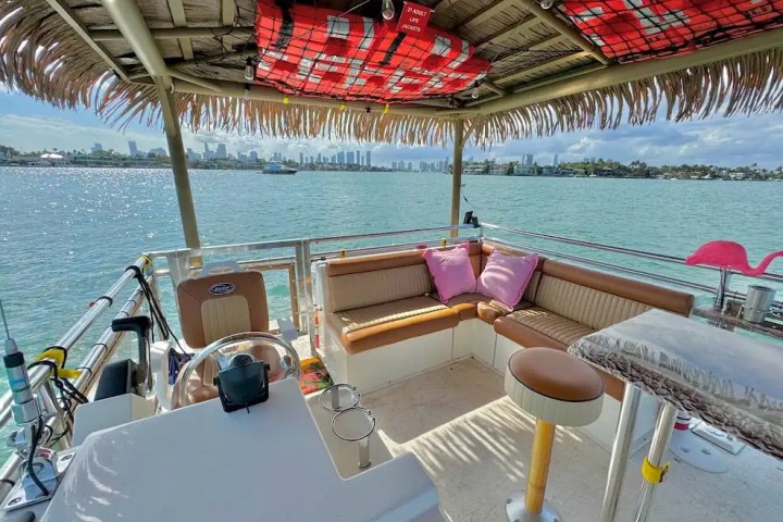 Tiki-hut bar under roof on 30′ Tiki – Miami