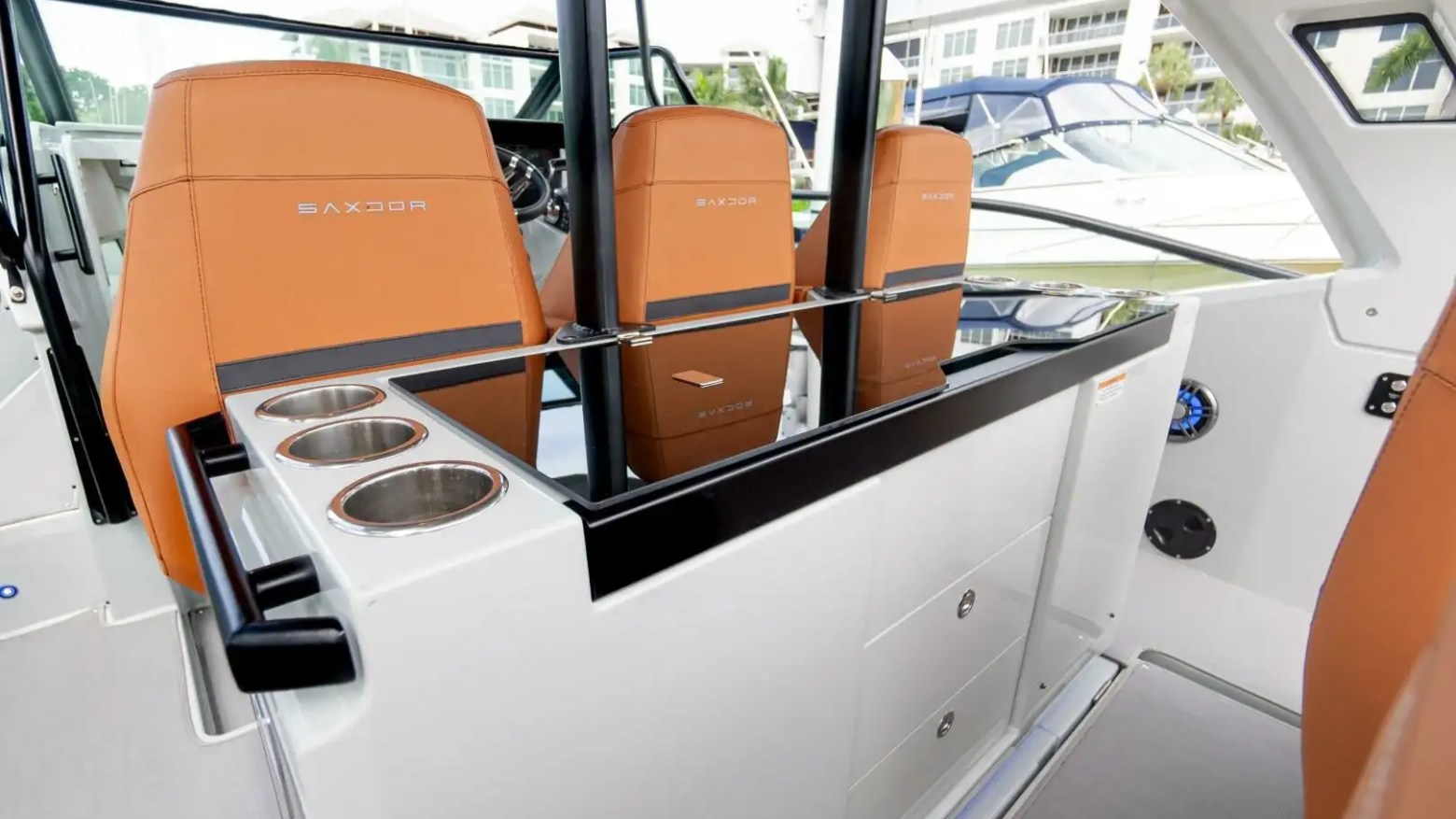 Wake trail behind 32′ Saxdor Miami Beach