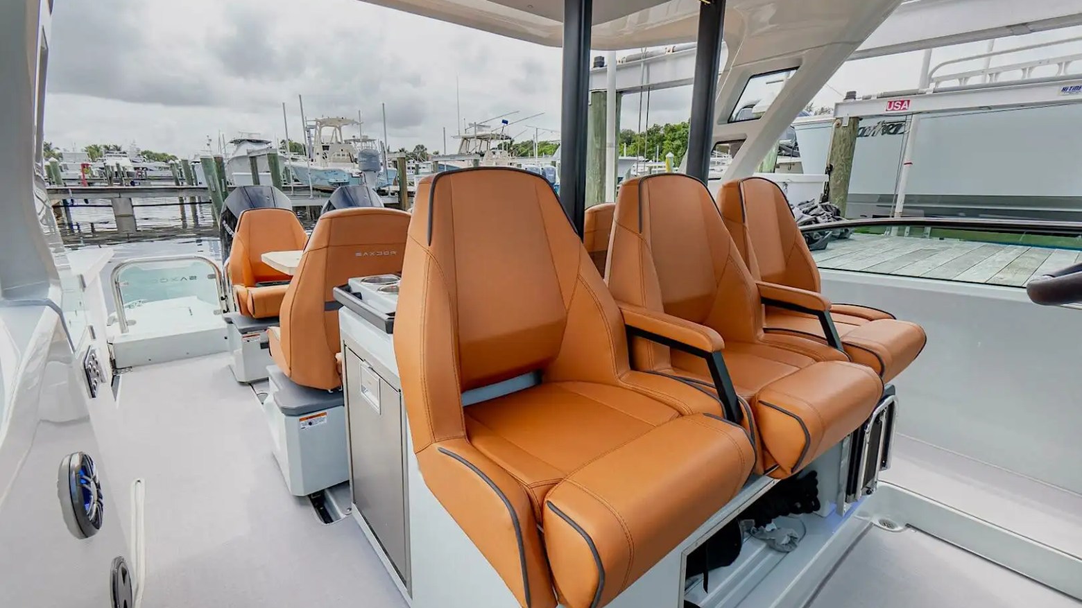 Cockpit seating on 32′ Saxdor Miami Beach