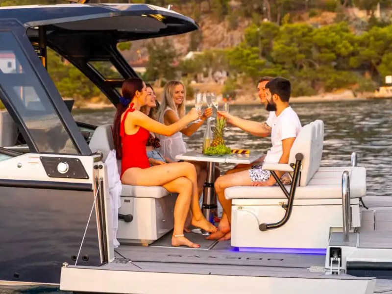 Aft seating detail on 32′ Saxdor Miami Beach